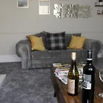 The Hampton Beautiful 3 Bedroom House With Conservatory & Garden
