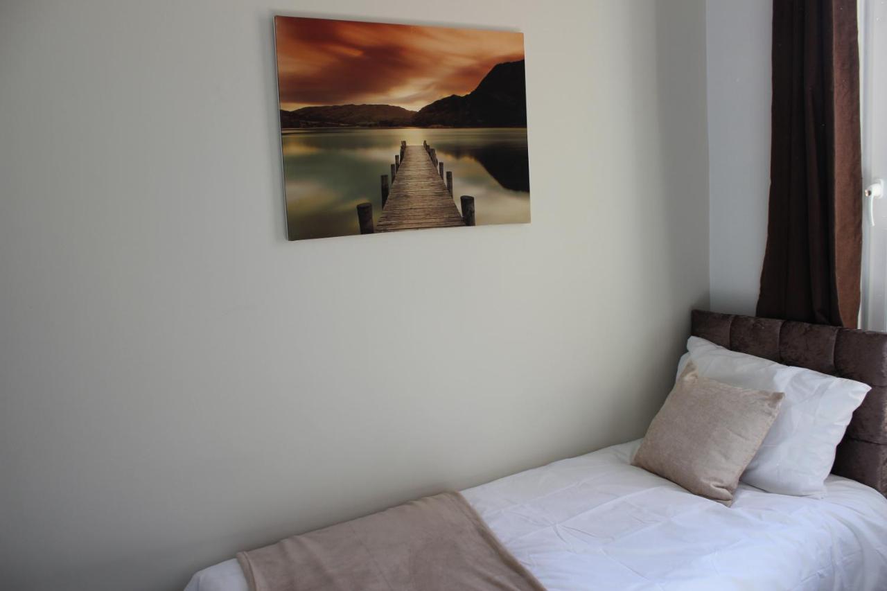 The Hampton Beautiful 3 Bedroom House With Conservatory & Garden Holiday home Scarborough