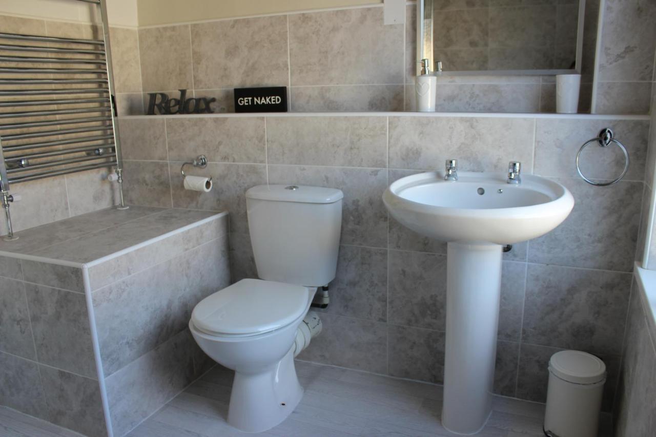 The Hampton Beautiful 3 Bedroom House With Conservatory & Garden Scarborough