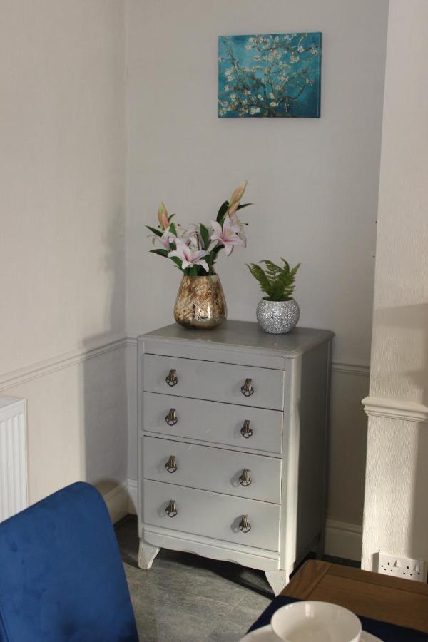 The Hampton Beautiful 3 Bedroom House With Conservatory & Garden *