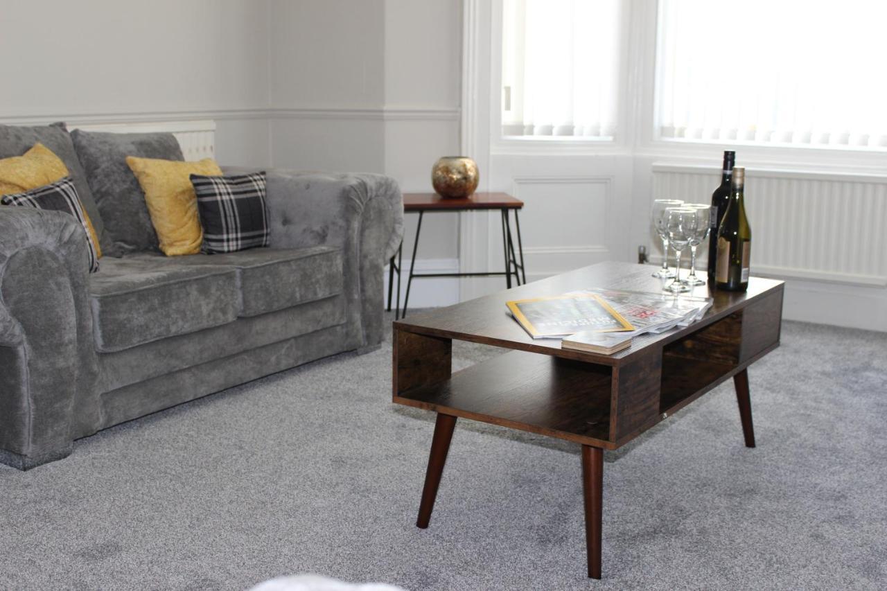 The Hampton Beautiful 3 Bedroom House With Conservatory & Garden *